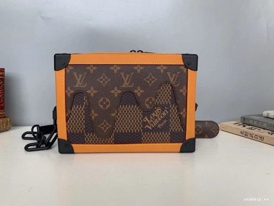 WIS VUITTON SOFT TRUNK LOUIS 0710